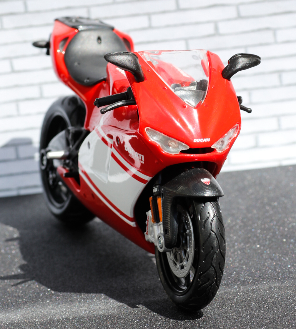 Maisto 1-12 Ducati Desmosedici RR